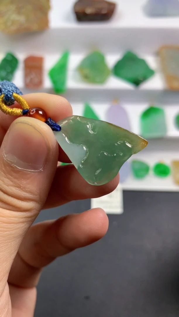 颈饰未镶嵌翡翠