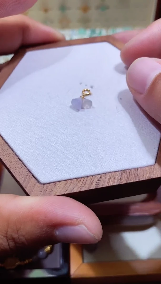 颈饰18K金镶嵌翡翠1111111