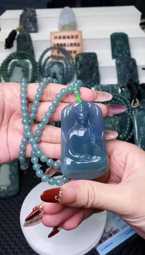 颈饰未镶嵌翡翠