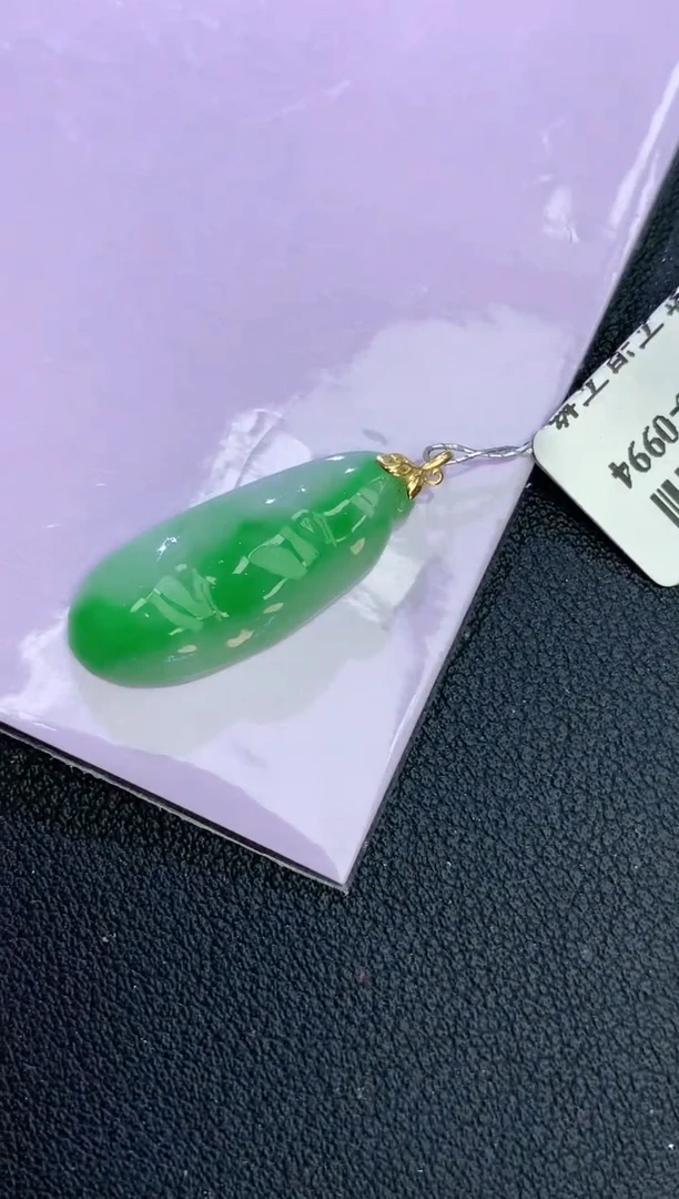 颈饰18K金镶嵌翡翠赠礼盒证书 麦麦