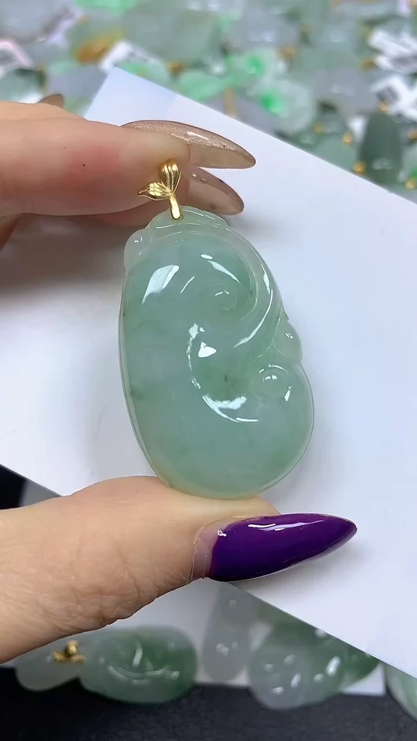 颈饰未镶嵌翡翠