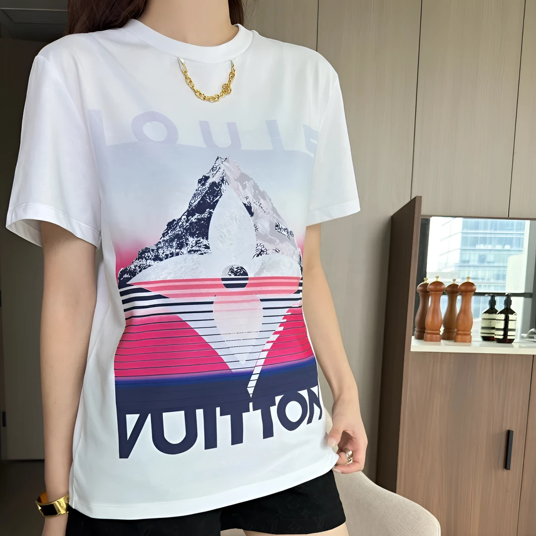 99新 LouisVuitton/路易威登 250616/M码/链饰图案印花圆领短袖