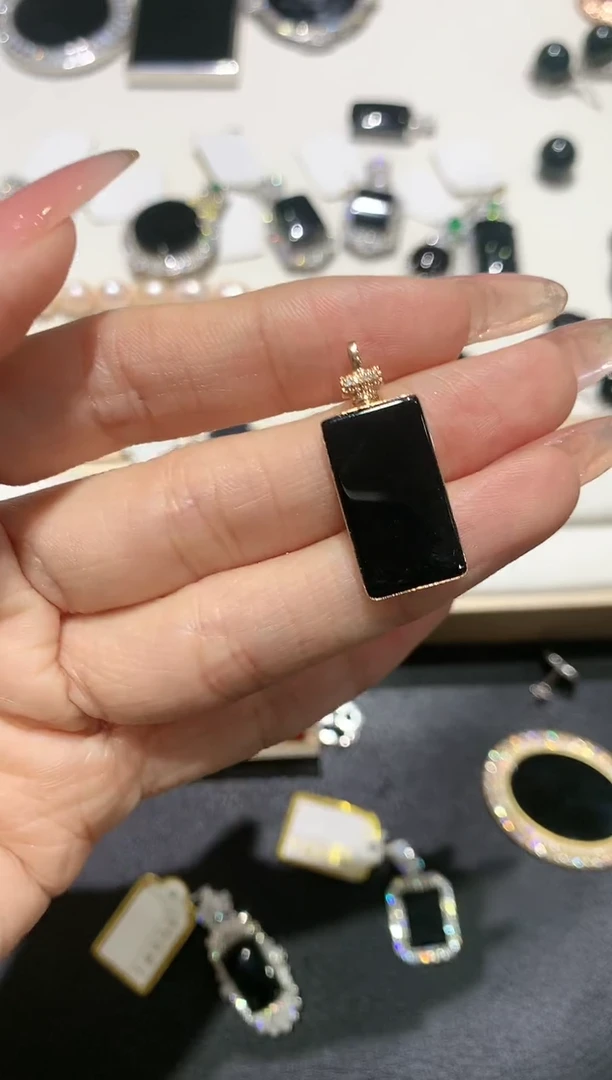 【闪购商品】翡翠吊坠(不含链)18K金镶嵌33多人多样性随机发货1件