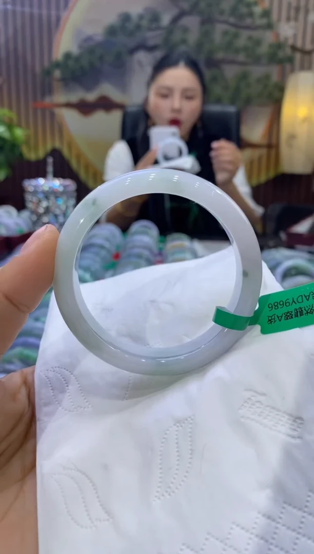 【闪购商品】翡翠手镯未镶嵌多人08754