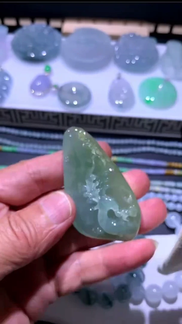 翡翠未镶嵌颈饰翡翠双彩一路发