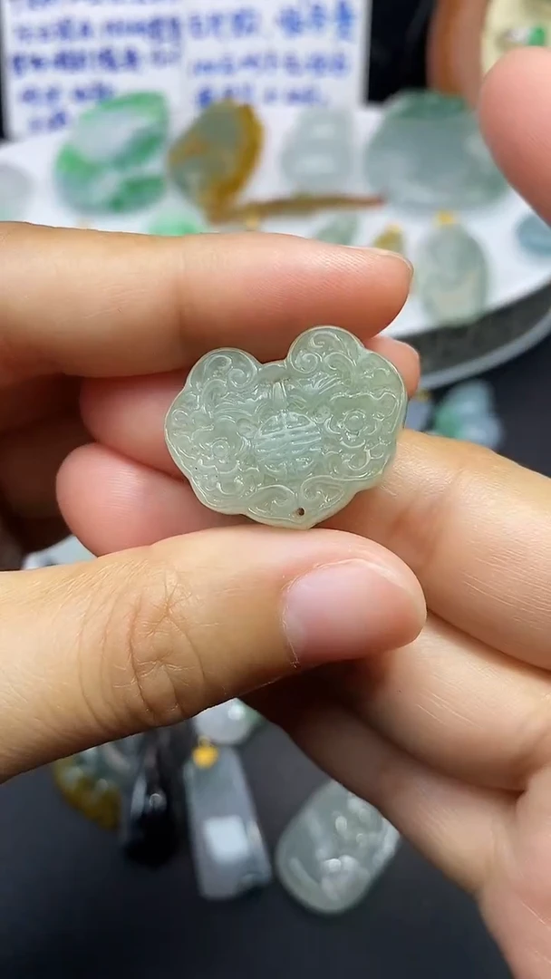 颈饰未镶嵌翡翠吊坠