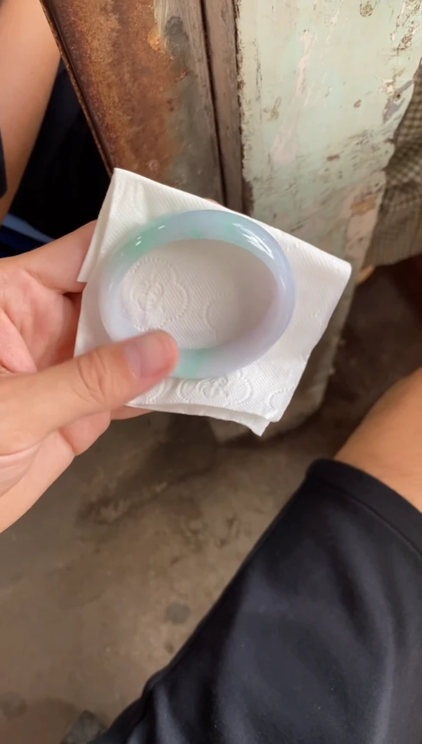 翡翠手镯未镶嵌手镯