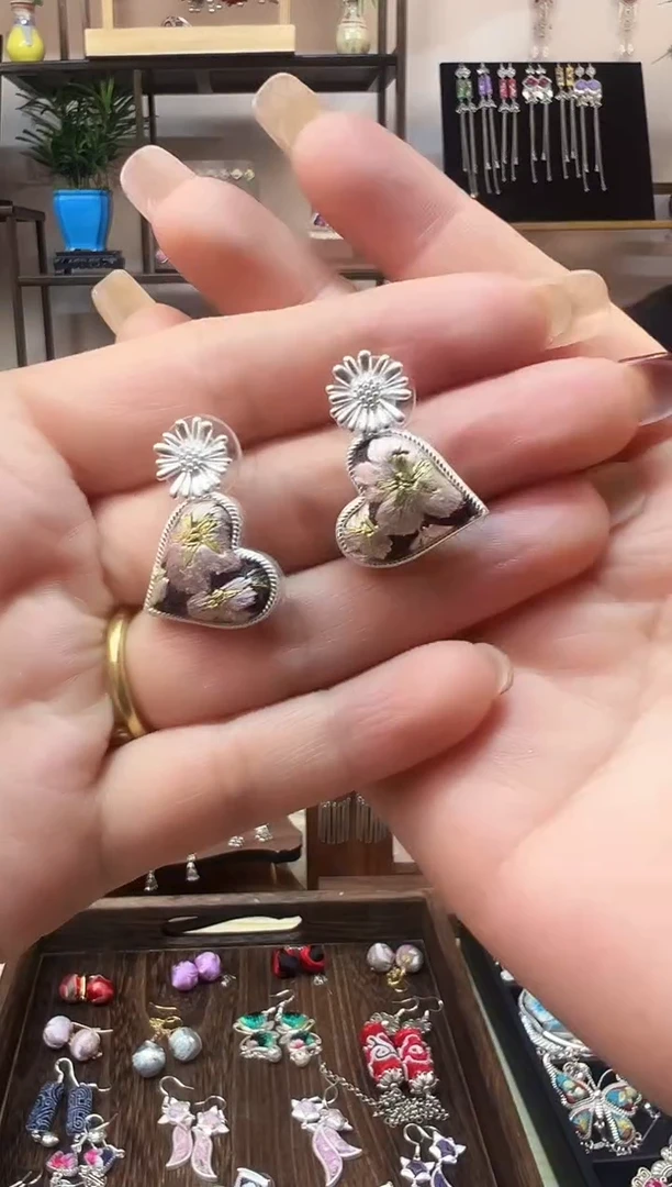 【闪购商品】织绣民族非遗老绣饰品192