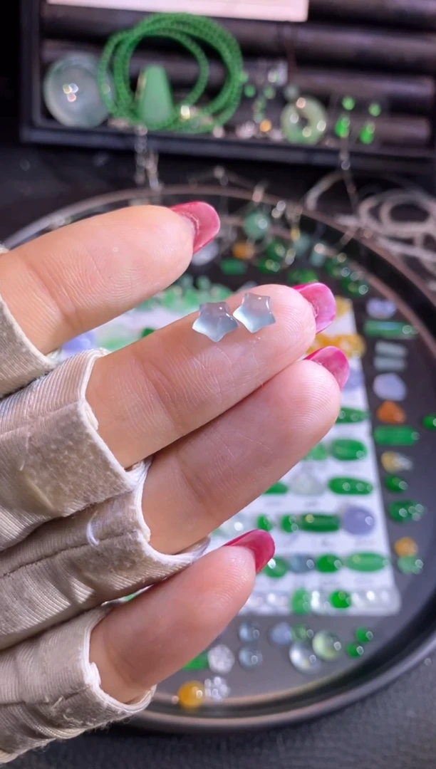 翡翠挂件未镶嵌星星