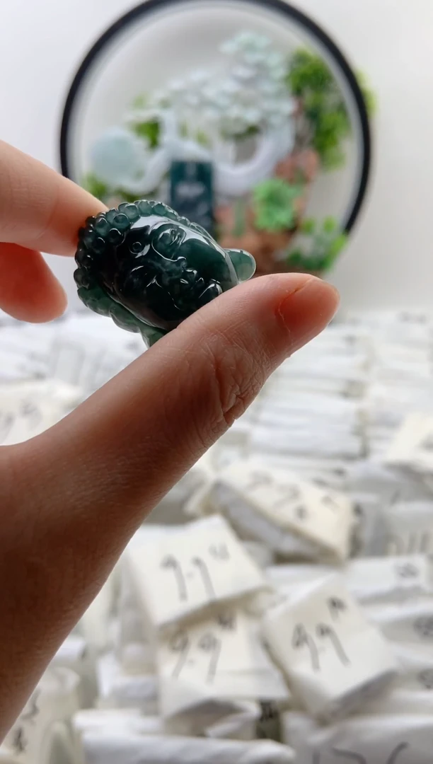 翡翠未镶嵌颈饰佛头【品质一般能接受再拍】