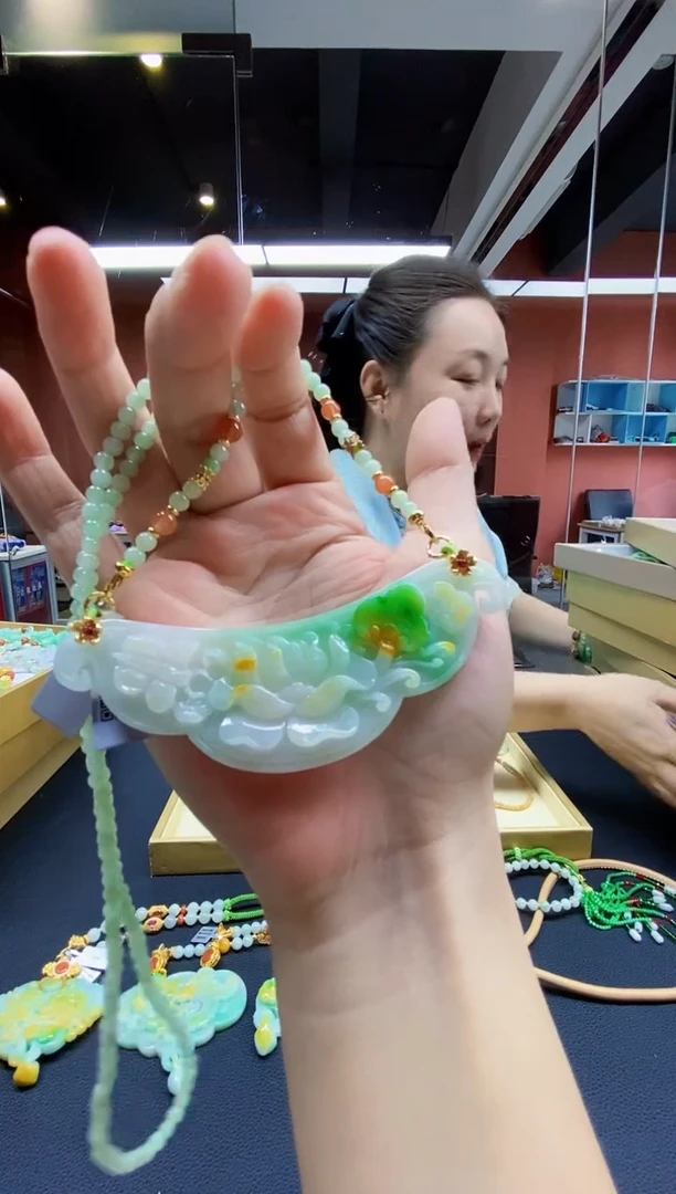 颈饰未镶嵌翡翠吊坠