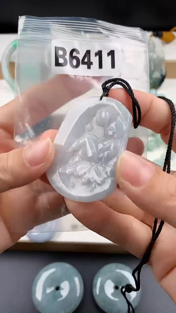 颈饰未镶嵌翡翠天然翡翠吊坠挂件