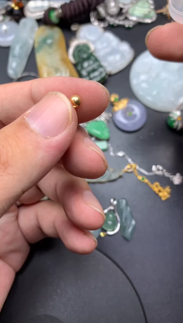 颈饰18K金镶嵌翡翠?***仙金珠4mm