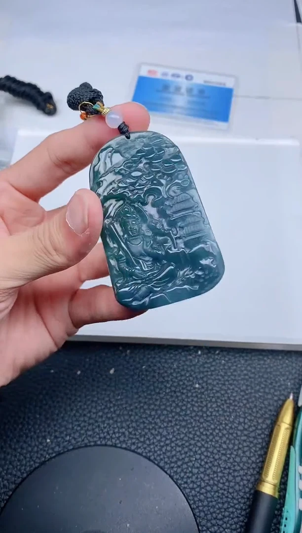 颈饰未镶嵌翡翠
