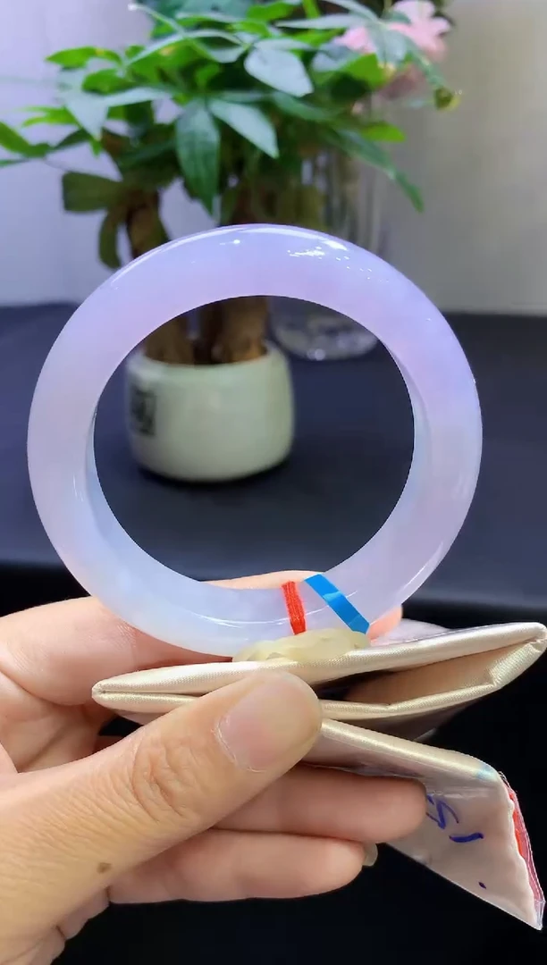 未镶嵌手镯翡翠翡翠手镯圈口55.6-t 45手镯定金2万卖价15.8万