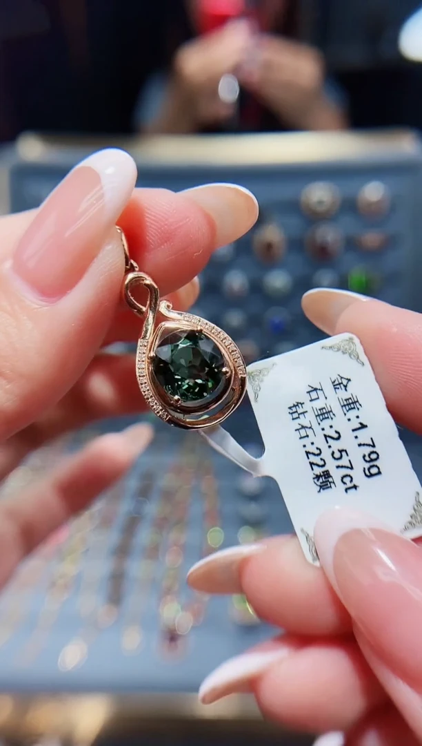 18K金镶嵌颈饰碧玺2.57.