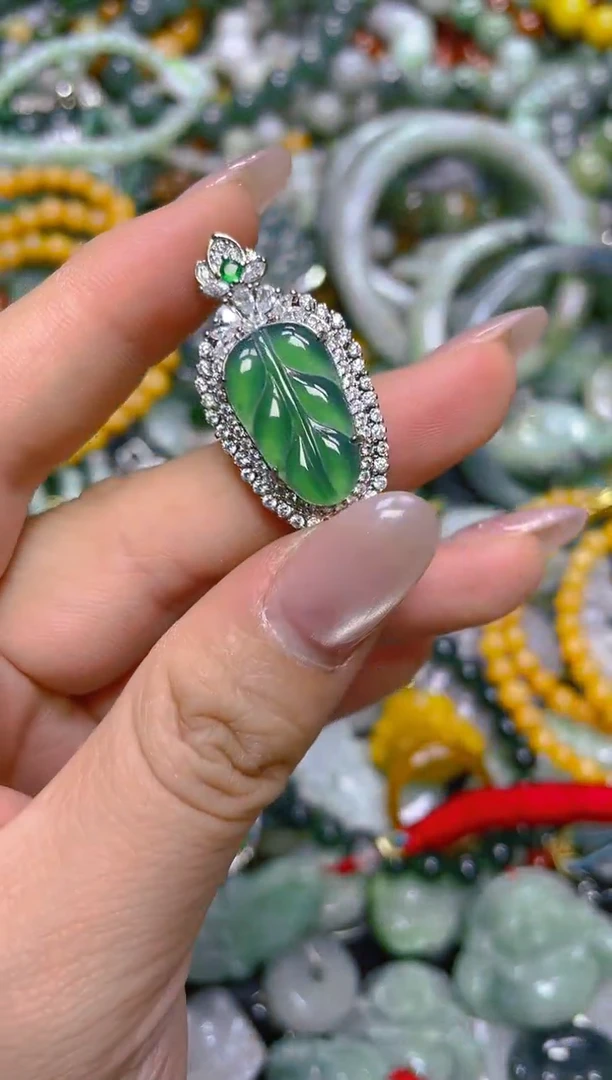 颈饰未镶嵌翡翠/M/翡翠A货，一件也是批发价