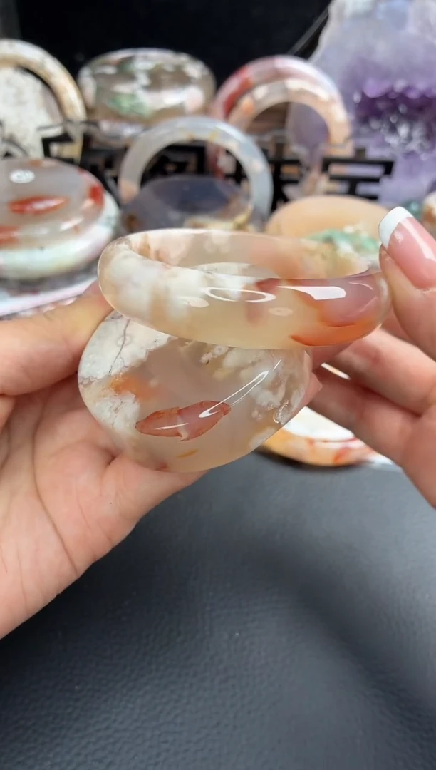 未镶嵌手镯（圆镯）石英质玉55