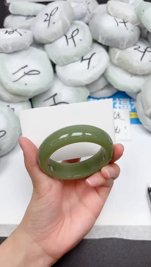 未镶嵌手镯石英质玉53-52.2