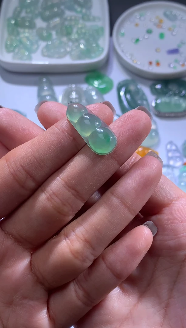 未镶嵌裸石翡翠冰绿四季豆