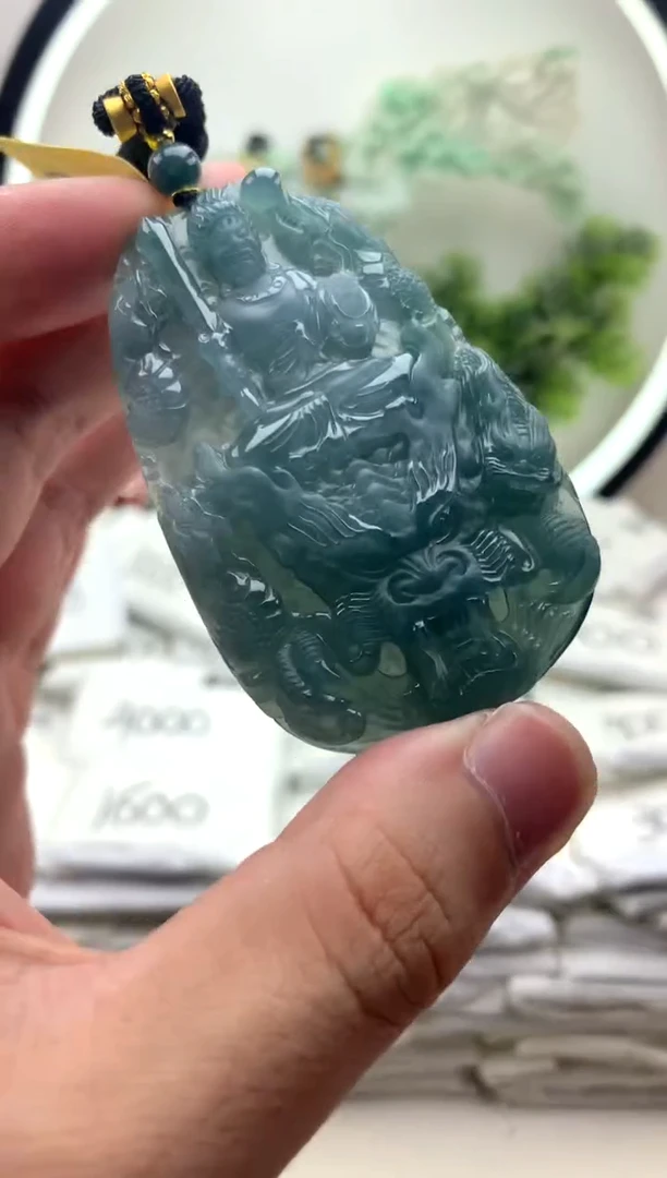 颈饰未镶嵌翡翠不动明王