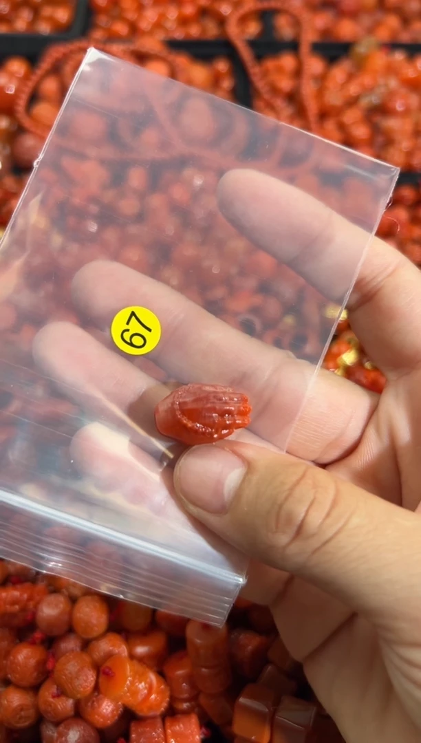 南红玛瑙未镶嵌颈饰1