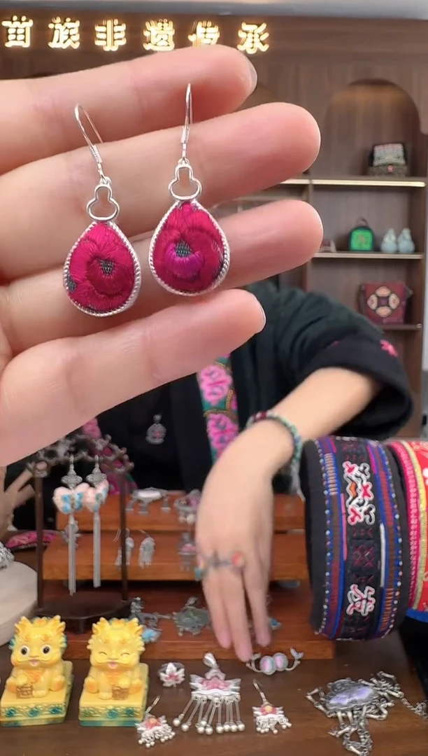 【闪购商品】织绣扶光苗绣传承78