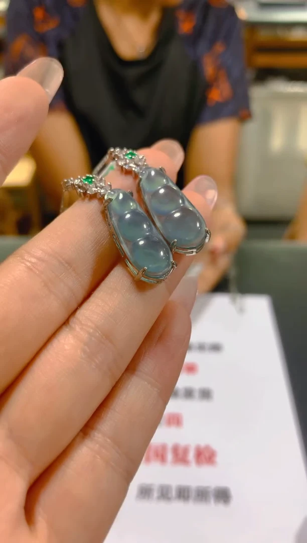翡翠未镶嵌耳饰多样性发一