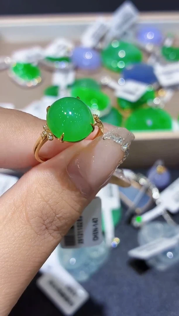 18K金镶嵌戒指翡翠天然A货翡翠