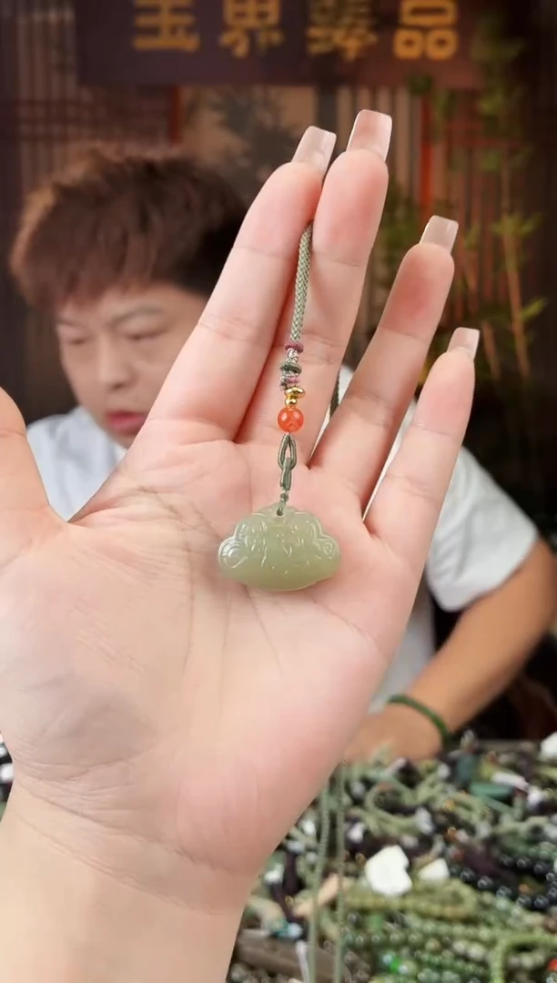 和田玉未镶嵌颈饰拍一发一