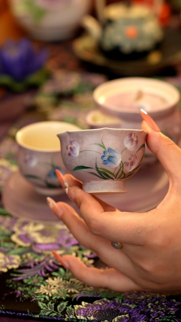 郁金香花口杯·········