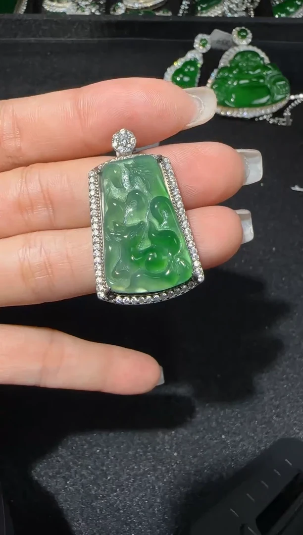【闪购商品】翡翠吊坠(赠链)未镶嵌多样性发货拍一发一