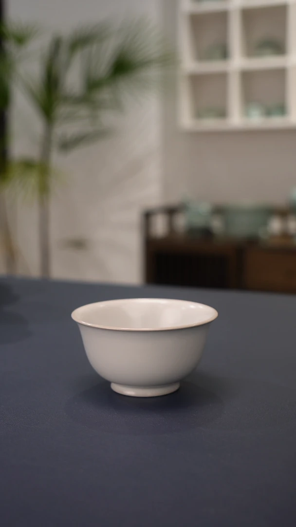 月白釉压手杯  二级品福利
