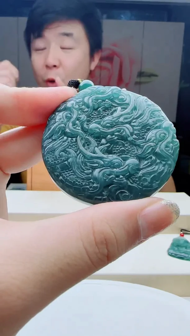 颈饰未镶嵌翡翠多样性发其中一
