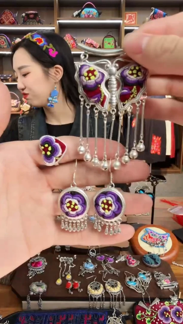【闪购商品】织绣69蒙阿苏苗绣传承