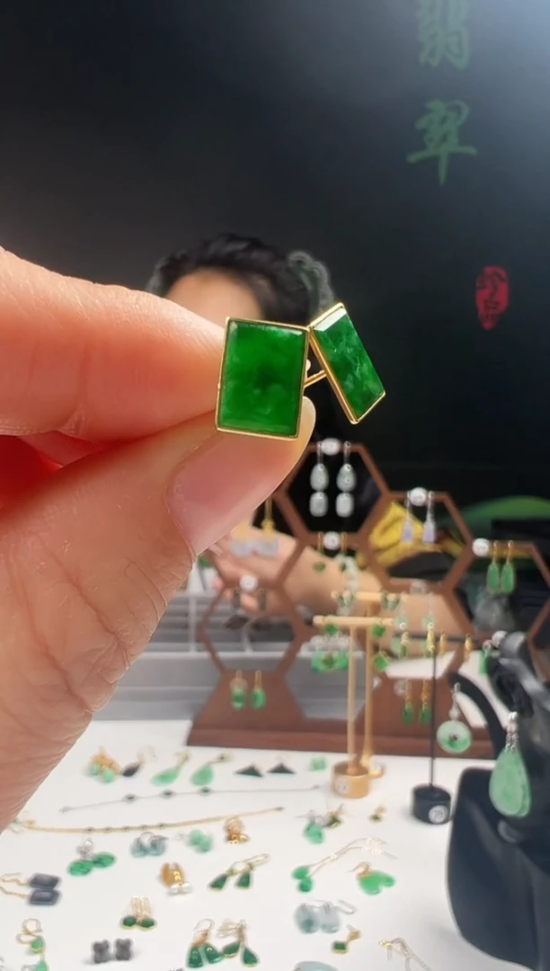 吊坠(赠链)18K金镶嵌翡翠117