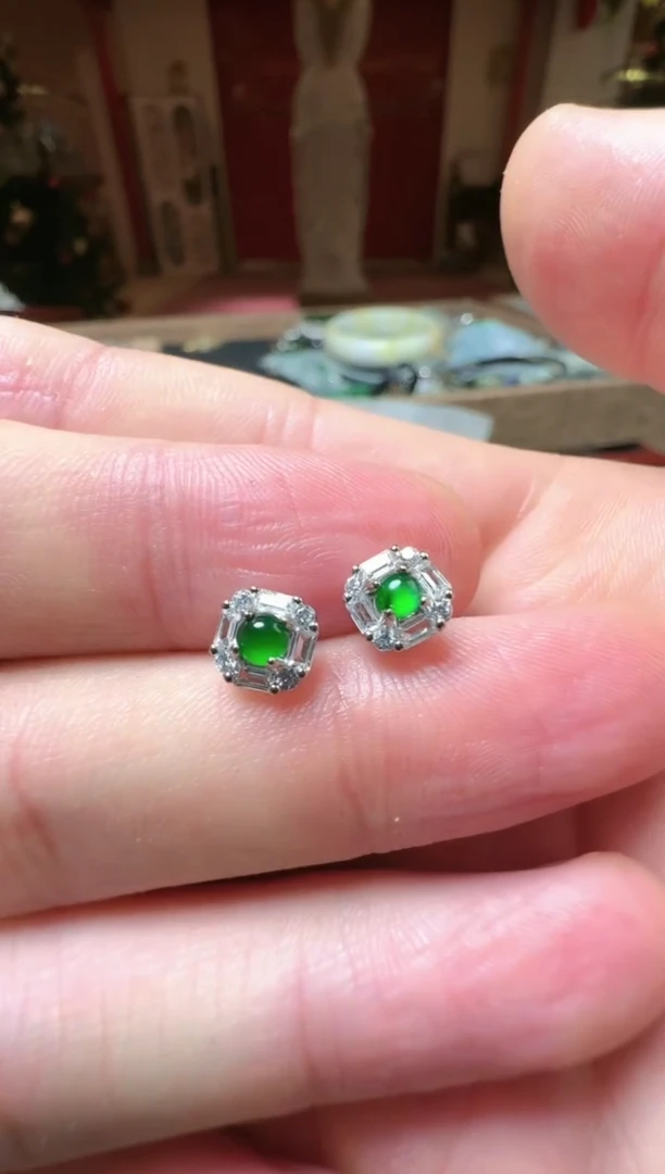 【闪购商品】翡翠吊坠(不含链)未镶嵌翡翠