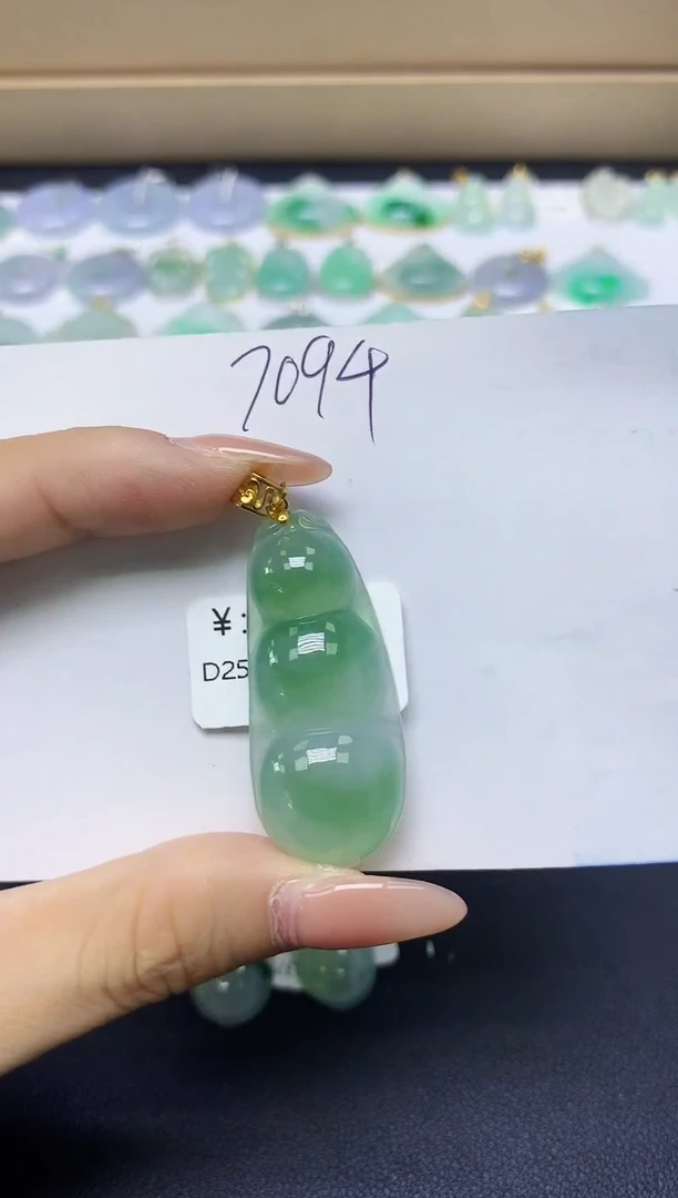 颈饰18K金镶嵌翡翠天然缅甸A货翡翠百元以上9元证书费自理