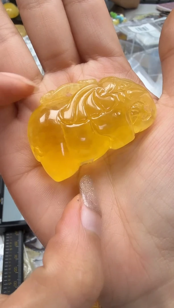 裸石琥珀未镶嵌如图