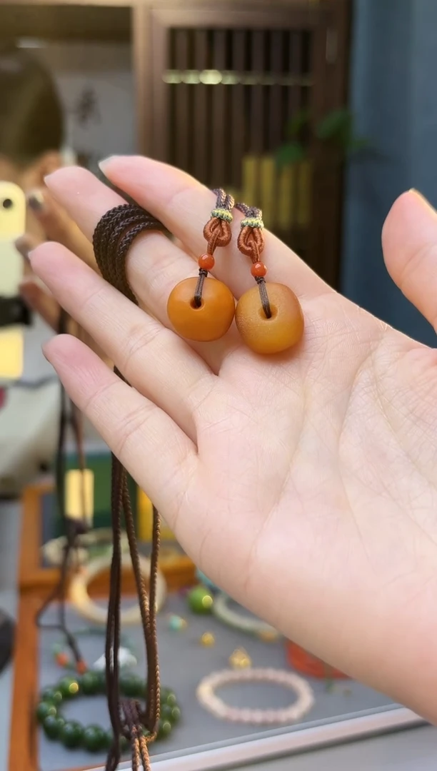 蜜蜡颈饰未镶嵌蜜蜡扣子吊坠YX多样性发其一