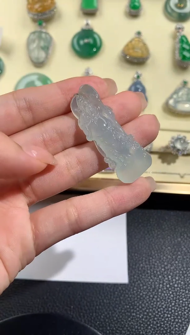 翡翠未镶嵌颈饰120           