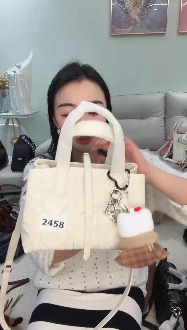 真皮中号土猪米白带挂件