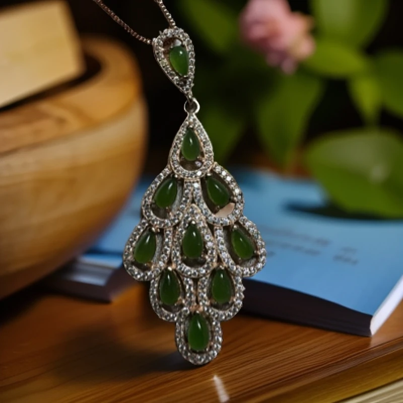 碧玉镶嵌女士精品吊坠