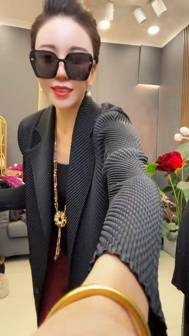 聚酯纤维（涤纶）黑色 西服