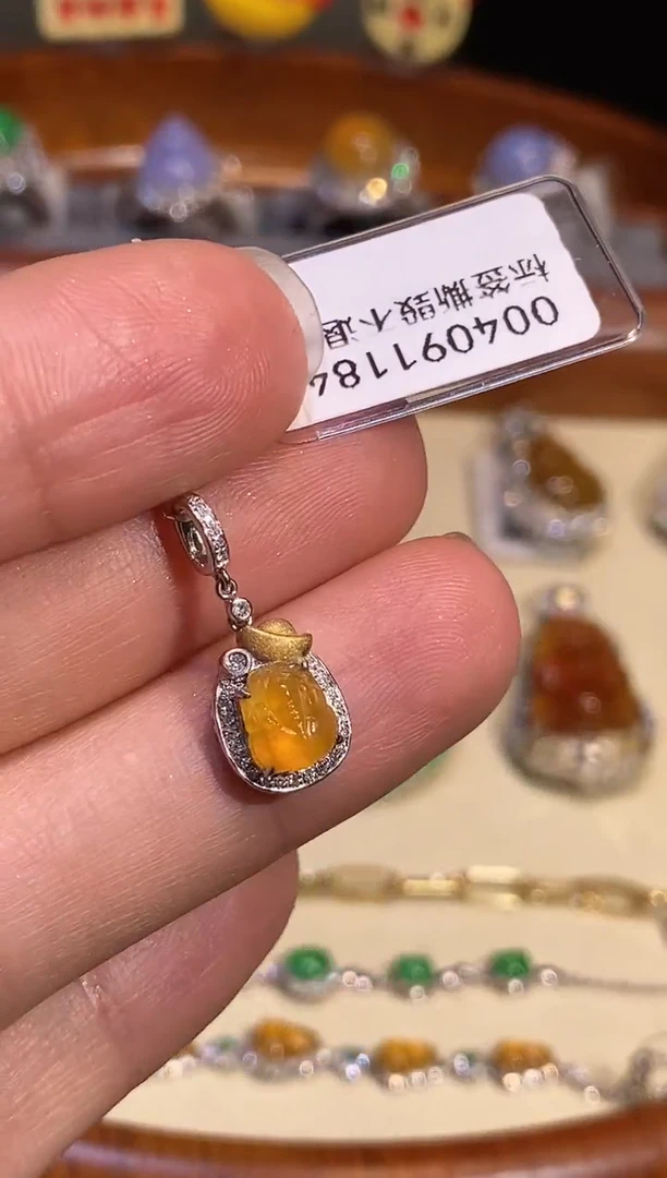 【闪购商品】翡翠颈饰18K金镶嵌吊坠