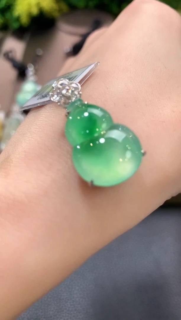 吊坠(不含链)18K金镶嵌翡翠c29