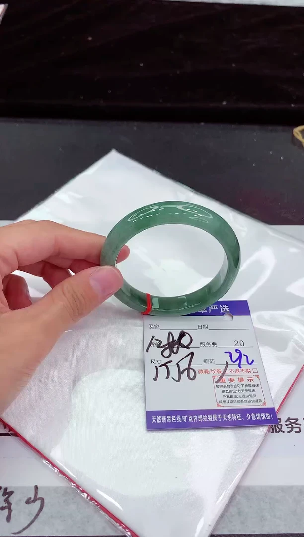 翡翠手镯未镶嵌1111111111111111
