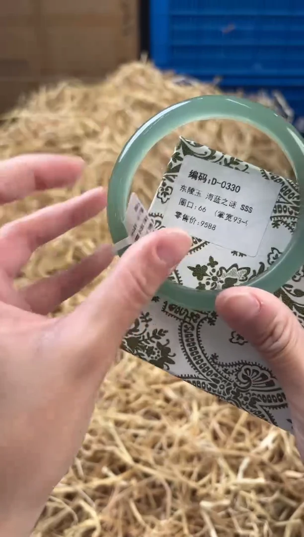 未镶嵌手镯石英质玉D-0330