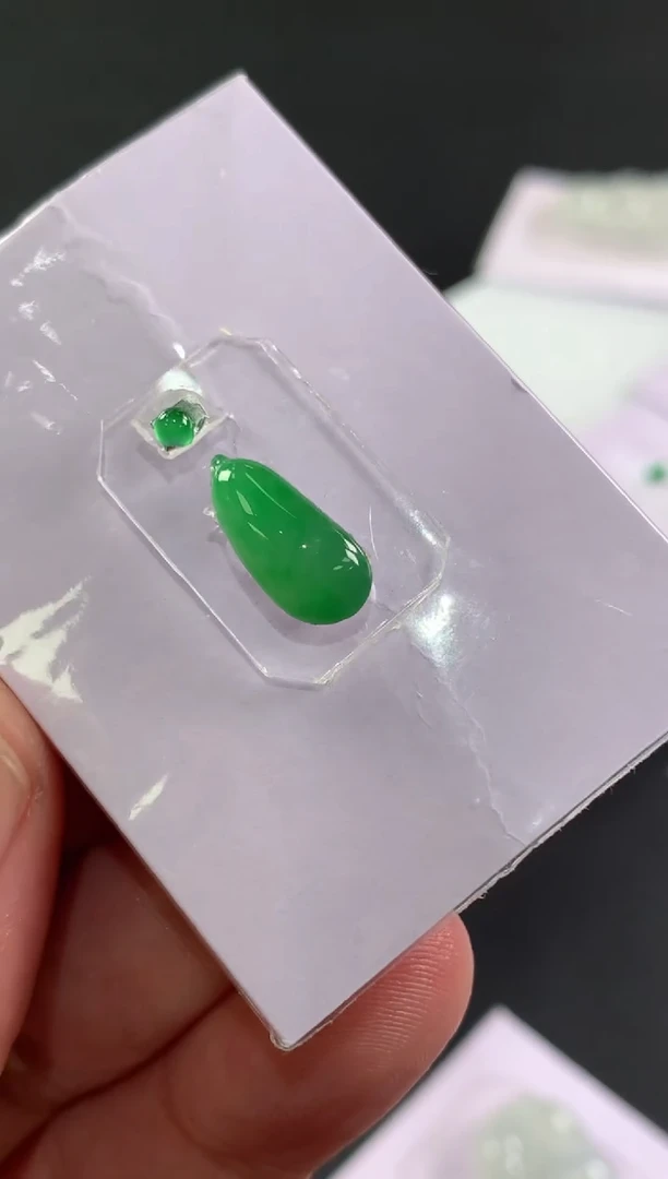 未镶嵌定制翡翠依*翡翠