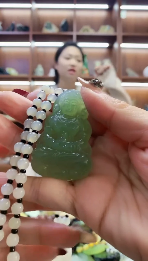 未镶嵌蛇纹石玉吊坠